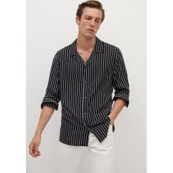 Mango Man - Koszula Stripe. Czarne koszule męskie Mango Man, s, bez wzorów, z wiskozy, klasyczne, z klasycznym kołnierzykiem, z długim rękawem. Za 199,99 zł.
