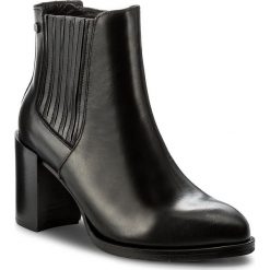 Botki TOMMY HILFIGER - Penelope 17A FW0FW01736 Black 990. Czarne botki damskie skórzane marki TOMMY HILFIGER, z okrągłym noskiem, na obcasie. W wyprzedaży za 419,00 zł.