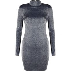 Guess Sukienka. Sukienki damskie Guess, z aplikacjami, z tkaniny, bez kołnierzyka, z długim rękawem, długie, dopasowane. Za 279,00 zł.