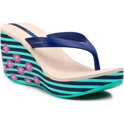Japonki IPANEMA - Lipstick Thong III Fem 81569 Green/Blue/Green. Niebieskie klapki damskie marki Ipanema, bez wzorów, z tworzywa sztucznego, bez obcasa, na obcasie. W wyprzedaży za 109,00 zł.