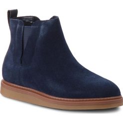 Buty zimowe damskie: Sztyblety CLARKS - Dove Madeline 261372234 Navy Suede