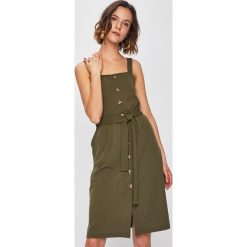 Vero Moda - Sukienka. Zielone sukienki damskie Vero Moda, na co dzień, s, bez wzorów, z elastanu, casualowe, z dekoltem karo, bez rękawów, mini, rozkloszowane. W wyprzedaży za 79,90 zł.