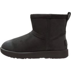 Buty zimowe damskie: UGG CLASSIC MINI WATERPROOF Botki black