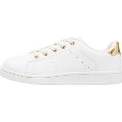 XTI Tenisówki i Trampki gold. Białe trampki chłopięce marki Xti, z materiału. Za 169,00 zł.