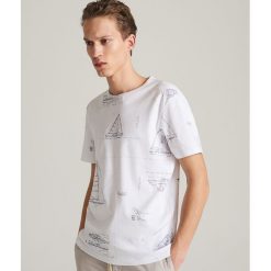 T-shirt z motywem żeglarskim - Biały. Białe t-shirty męskie Reserved, s, bez wzorów, bez kołnierzyka. Za 59,99 zł.