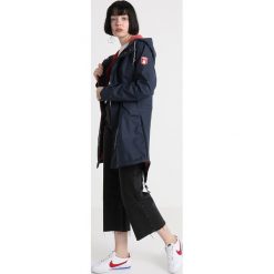 Parki damskie: Derbe TRAVEL FRIESE SNUG Parka navy/rose