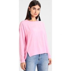 Marc O'Polo DENIM BLOUSE PATCH Sweter prism pink. Czerwone bez kategorii marki Marc O'Polo DENIM, l, z wiskozy, polo. Za 259,00 zł.