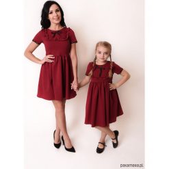 Sukienka Damska Mama i Córka LM44/1. Czerwone sukienki damskie Pakamera, s, bez wzorów, z dzianiny, bez kołnierzyka, bez rękawów, midi. Za 109,00 zł.