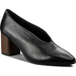 Półbuty VAGABOND - Eve 4510-001-20 Black. Czarne półbuty damskie marki Vagabond, bez wzorów, ze skóry, bez obcasa, na obcasie, bez zapięcia. Za 449,00 zł.