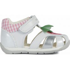 Geox - Buty dziecięce. Białe sandały dziewczęce Geox, ze skóry, z okrągłym noskiem, bez zapięcia. Za 239,90 zł.