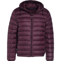Polo Ralph Lauren Kurtka puchowa autumn wine. Czerwone marynarki męskie Polo Ralph Lauren, na zimę, xxl, bez wzorów, z nylonu. W wyprzedaży za 944,25 zł.