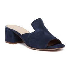 Skórzane klapki w kolorze granatowym. Klapki damskie Tosca Blu, Bagatt. W wyprzedaży za 259,95 zł.