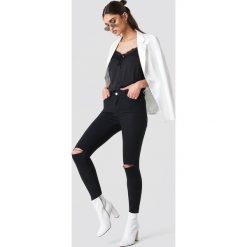 Boyfriendy damskie: Iva Nikolina x NA-KD Jeansy Black - Black