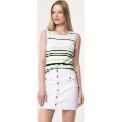 Zielony Top Hardstand. Zielone bluzki damskie Born2be, s, w paski, z dzianiny, z okrągłym kołnierzem. Za 29,99 zł.