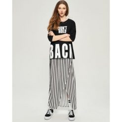 T-shirt oversize - Czarny. Czarne t-shirty damskie Sinsay, s, bez wzorów, bez kołnierzyka. Za 14,99 zł.