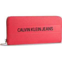 Duży Portfel Damski CALVIN KLEIN JEANS - Logo Banner Large Ziparound K40K400840 634. Czerwone portfele damskie marki Calvin Klein Jeans, bez wzorów, z jeansu. Za 299,00 zł.