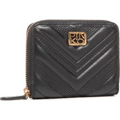 Mały Portfel Damski PINKO - Gru Wallet Zip Around M Chevronne Al 20-21 PLTT 1P21YX Y6JJ Black Z99. Czarne portfele damskie Pinko, bez wzorów, ze skóry. Za 639,00 zł.