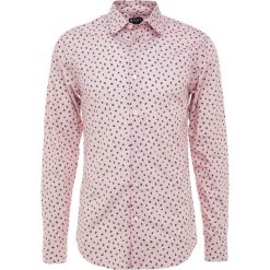 Tiger of Sweden FARRELL Koszula rose powder. Czerwone koszule męskie na spinki Tiger of Sweden, m, z bawełny. Za 539,00 zł.