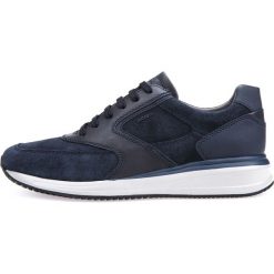 Geox tenisówki męskie Dennie 45 ciemnoniebieskie. Niebieskie trampki męskie Geox, bez wzorów, z zamszu, bez zapięcia. Za 589,00 zł.