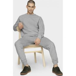 Bluza męska BLM600 - chłodny jasny szary melanż - Outhorn. Szare bluzy męskie Outhorn, m, bez wzorów, bez kołnierzyka, bez rękawów, bez kaptura. W wyprzedaży za 59,99 zł.