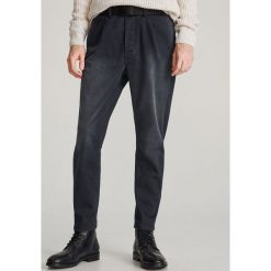 Spodnie jeansowe carrot - Szary. Szare spodnie męskie Reserved, m, z jeansu. Za 149,99 zł.