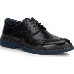 Buty męskie. Niebieskie półbuty męskie Wittchen, bez wzorów, ze skóry, eleganckie, z otwartym noskiem, bez zapięcia. W wyprzedaży za 259,90 zł.