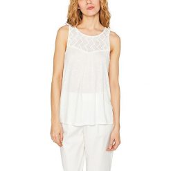 Top w kolorze białym. Białe bluzki damskie Esprit Woman, m, w koronkowe wzory, z koronki, z okrągłym kołnierzem. W wyprzedaży za 56,95 zł.