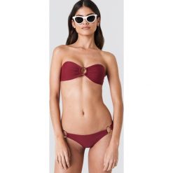 J&K Swim X NA-KD Dół bikini z okrągłym detalem - Red. Czerwone bikini J&K Swim x NA-KD. W wyprzedaży za 26,48 zł.