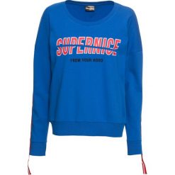 Bluza z dekoracyjnymi paskami bonprix lazurowo-truskawkowy. Niebieskie bluzy damskie bonprix, w paski, bez rękawów, bez kaptura. Za 59,99 zł.
