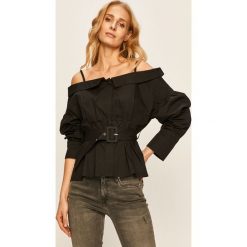 Guess Jeans - Bluzka. Białe bluzki damskie Guess Jeans, s, z aplikacjami, z bawełny, bez kołnierzyka, z długim rękawem. Za 369,90 zł.