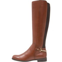 KIOMI Kozaki cognac. Brązowe buty zimowe damskie KIOMI, z materiału. Za 489,00 zł.