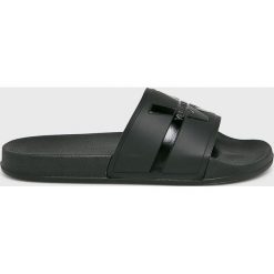 Versace Jeans - Klapki. Czarne kapcie męskie Versace Jeans, bez wzorów, z jeansu. W wyprzedaży za 139,90 zł.