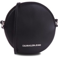 Torebka CALVIN KLEIN JEANS - Passenger Circle Bag K40K400722 001. Czarne torebki damskie wizytowe marki Calvin Klein Jeans, na co dzień, z jeansu. W wyprzedaży za 289,00 zł.