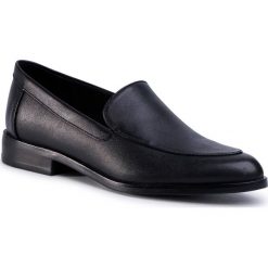 Lordsy CLARKS - Bizzy Dawn 261468154 Black Leather. Czarne półbuty damskie Clarks, ze skóry, bez obcasa. W wyprzedaży za 199,00 zł.