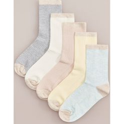 Skarpety 5 pack - Jasny szary. Szare skarpetki damskie Reserved, bez wzorów. Za 39,99 zł.