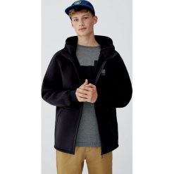 Kurtka z neoprenu z kapturem. Czarne kurtki męskie marki Pull&Bear, m, z polaru, z kapturem. Za 89,90 zł.