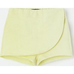 Szorty dresowe - Zielony. Zielone szorty damskie Reserved, s, bez wzorów, z dresówki. Za 39,99 zł.
