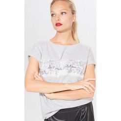 Bawełniana koszulka z motywem animal print - Jasny szary. Szare koszulki damskie Mohito, s, bez wzorów, z bawełny, bez kołnierzyka, bez rękawów. W wyprzedaży za 29,99 zł.