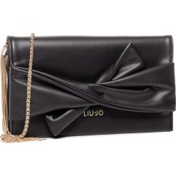 Torebka LIU JO - Pochette L Ribbon A69156 E0035 Nero 22222. Czarne torebki klasyczne damskie Liu Jo, bez wzorów, ze skóry ekologicznej, wizytowe, bez dodatków. W wyprzedaży za 329,00 zł.