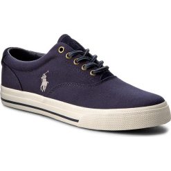 Tenisówki POLO RALPH LAUREN - Vaughn A85 XZ4Y9 XY4Y9 XW4R7 Newport Navy. Niebieskie tenisówki męskie Polo Ralph Lauren, z gumy. W wyprzedaży za 279,00 zł.