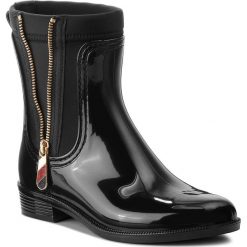 Kalosze TOMMY HILFIGER - Material Mix Rain Bo FW0FW03562 Black 990. Czarne kalosze damskie TOMMY HILFIGER, bez wzorów, z tworzywa sztucznego. W wyprzedaży za 279,00 zł.