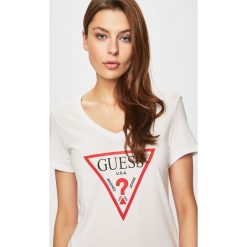 Guess Jeans - Top. Białe bluzki damskie Guess Jeans, s, z nadrukiem, z bawełny, bez kołnierzyka, z krótkim rękawem. W wyprzedaży za 99,90 zł.
