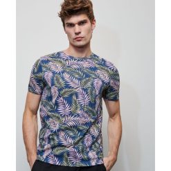 T-shirt z roślinnym printem - Granatowy. Niebieskie t-shirty męskie Reserved, s, bez wzorów, bez kołnierzyka. W wyprzedaży za 25,99 zł.