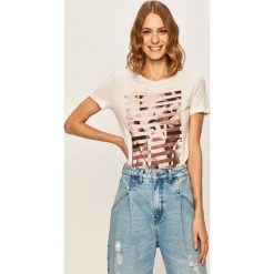 Guess Jeans - T-shirt. Czarne bluzki damskie Guess Jeans, s, z nadrukiem, z bawełny, casualowe, z okrągłym kołnierzem. Za 189,90 zł.
