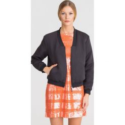 CZARNA BOMBERKA ARMANI EXCHANGE. Czarne kurtki damskie s, z aplikacjami, długie. Za 479,50 zł.