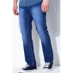 Niebieskie Jeansy Simple Answer. Niebieskie jeansy męskie z dziurami marki Born2be. Za 34,99 zł.