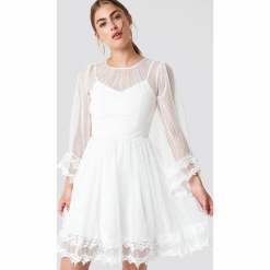 Trendyol Koronkowa sukienka z szerokim rękawem - White. Szare sukienki koronkowe marki Trendyol, na co dzień, casualowe, midi, dopasowane. Za 242,95 zł.