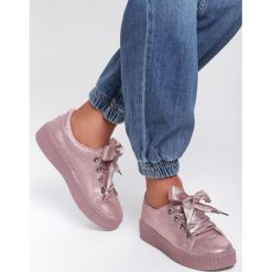 Różowe Creepersy Make A Dream. Różowe półbuty damskie Renee, bez wzorów, z satyny, bez obcasa, na platformie, na sznurówki. Za 49,99 zł.