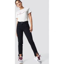 NA-KD Jeansy z rozdarciami - Black. Czarne jeansy damskie z wysokim stanem marki NA-KD, z jeansu. W wyprzedaży za 64,78 zł.