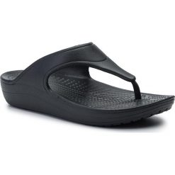 Japonki CROCS - 200486-001 Black. Czarne klapki damskie Crocs, bez wzorów, z tworzywa sztucznego, bez obcasa. Za 129,99 zł.